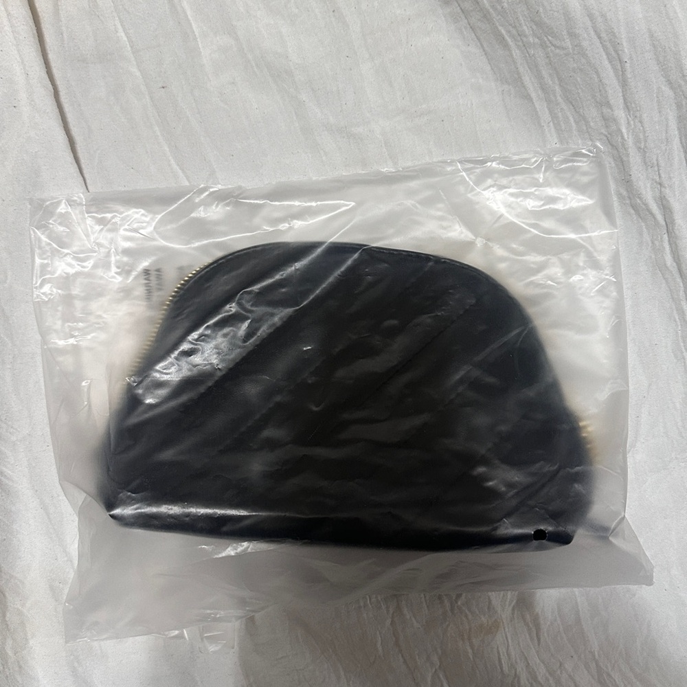 YSL Quilted Beauty Bag- NEW - Picture 5 of 5
